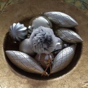 💚FREE WITH PURCHASE -Assorted Silver and Gold Ornament Set